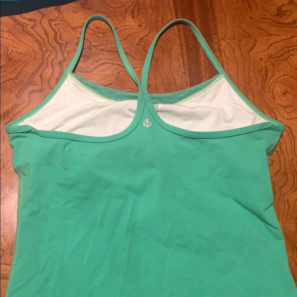 Lululemon green workout tank top with built in bra